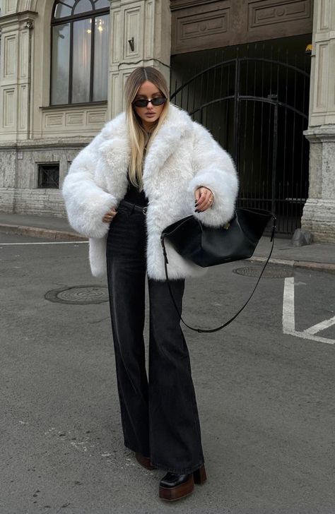 Beige Fur Coat Outfit, White Faux Fur Coat Outfit, Beige Fur Coat, Faux Fur Coats Outfit, Jacket Fluffy, Fur Coat Outfit, White Faux Fur Coat, Fox Fur Jacket, Beige Outfit