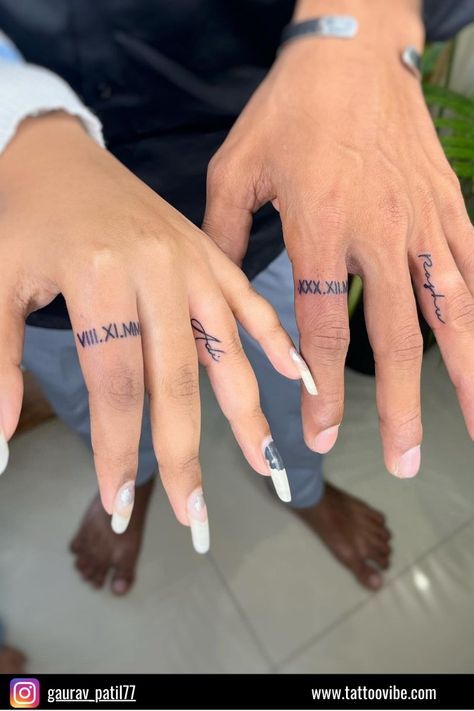 Rings Tattoo Wedding, Name Ring Finger Tattoo, Cute Tattoos Couples, Tattoo On Wedding Finger, Ring Name Tattoo, Matching Ring Finger Tattoos, Name Tattoos Finger, Ring Tattoo Couple, Couples Name Tattoos Ideas