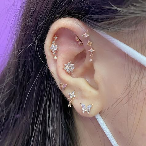 Ear Peircings, Piercing Inspo, Cool Ear Piercings, Pretty Ear Piercings, Cool Piercings, Cute Ear Piercings, Ear Style, Cute Piercings, Jewelry Tattoo