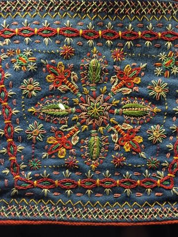 Folk Embroidery Bohemian, Eastern European Embroidery, Traditional Embroidery Designs, Cultural Embroidery, Polish Folk Embroidery, Slavic Embroidery, Polish Embroidery, Embroidery Traditional, Polish Folk Art