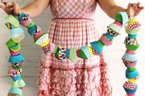 Cupcake Wrappers Diy, Cupcake Garland, Diy Kids Party Decorations, Summer Party Diy, Cupcake Wrapper, Rachel Hollis, First Birthday Party Decorations, Party Garland, Chic Party