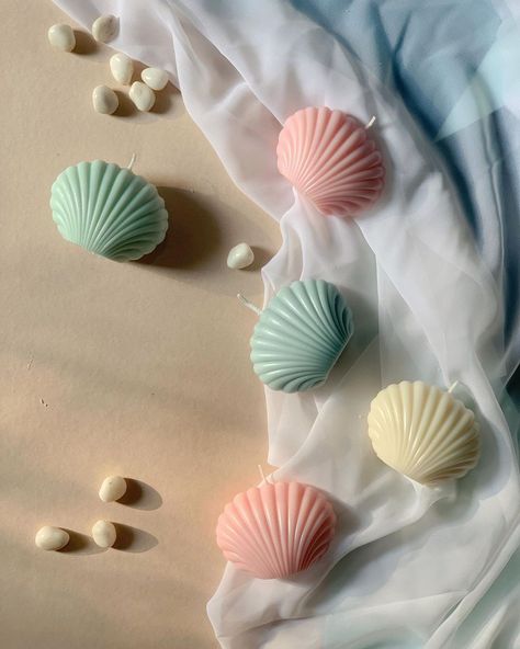 Shell Candles Aesthetic, Candle Shapes Design, Candle Photoshoot Ideas, Yarn Candle, Pastel Candles, Candle Photography Ideas, Candle Photoshoot, Design Candles, Sea Candles