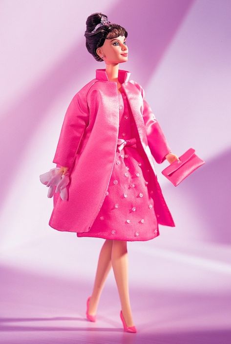 Audrey Hepburn Barbie, Audrey Hepburn Breakfast At Tiffanys, Barbie Signature, Mode Rose, Vestidos Color Rosa, Holly Golightly, Breakfast At Tiffany's, Im A Barbie Girl, Barbie Style