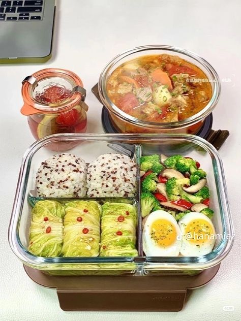 Japanese Packed Lunch, Aesthetic Lunch Box Ideas, Men Lunch Ideas, Obentou Ideas, Japanese Bento Box Recipes, Lunch Box Aesthetic, Korean Lunch Box, Healthy Lunch Snacks, Decorações Com Comidas