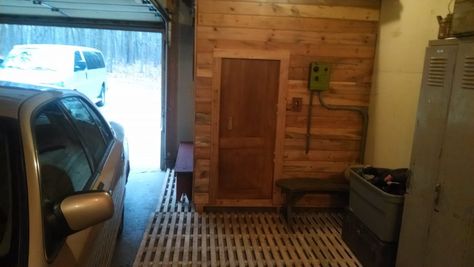 completed sauna in garage - Saunatimes Sauna In Garage, Garage Sauna, Garage Workout Space, Rustic Saunas, Sauna Ideas, Building A Sauna, Electric Sauna Heater, Sauna Diy, Sauna Heater