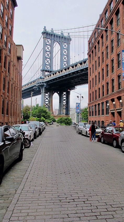 Dumbo New York, Dumbo Nyc, Nyc Photo Ideas, New York Brooklyn Bridge, Brooklyn Dumbo, New York City Christmas, Dumbo Brooklyn, Vision Board Images, Chicano Tattoo