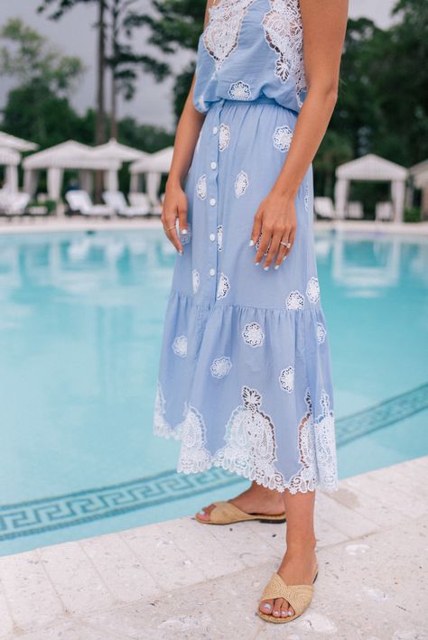 gmg-summer-beauty-week-essie-nails-1009593 Summertime Blues, Spring Midi Dress, Blue Lace Top, Julia Berolzheimer, Gal Meets Glam, Dresses For Teens, Looks Style, Mom Style, Modest Dresses