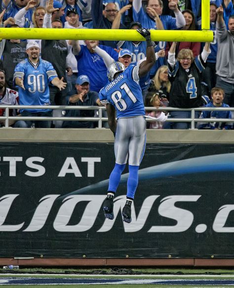 Meet Calvin Johnson. Detroit Lions Wallpaper, Nfl Funny, Calvin Johnson, Football Awards, Nfl Football Pictures, Detroit Lions Football, Detroit Sports, Michigan Sports, Football Players Images