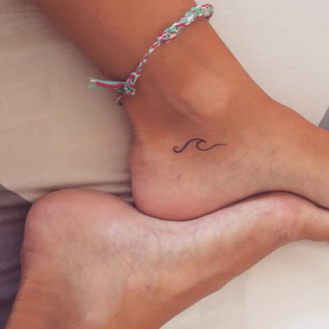 Love the water … | Pinteres… Tattoo Wave, Wave Tattoo, Shape Tattoo, Cat Tattoos, Tiny Tattoo, Cute Small Tattoos, Diy Tattoo, Waves Tattoo, Foot Tattoo