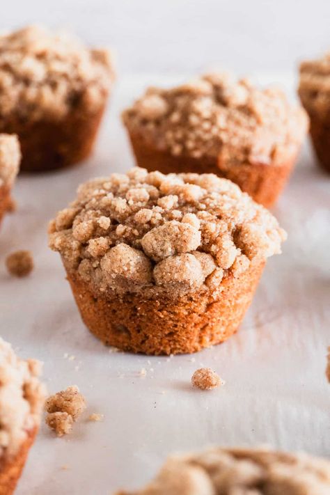 Easy Apple Cider Muffins with Cinnamon Streusel - The Curly Spoon Cider Muffins, Crockpot Apple Cider, Apple Cider Muffins, Streusel Muffins, Cinnamon Streusel, Muffin Streusel, Slow Cooker Desserts, Apple Cider Donuts, Fall Flavors