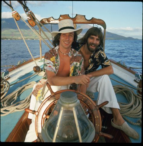 Loggins and Messina.  Great rock duo - excellent musicians. Hall And Oates, Michael Mcdonald, Yacht Rock, Best Yachts, Easy Listening Music, Kenny Loggins, Full Sail, Fall Fashion Skirts, Rock Aesthetic