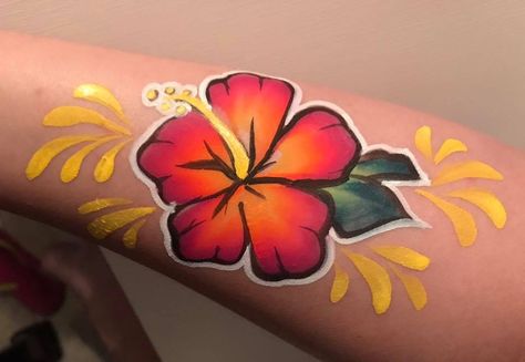 Hawaiian Flower Face Paint, Cinco De Mayo Face Painting Ideas, Hawaiian Face Paint Easy, Tropical Flower Face Paint, Hibiscus Flower Face Paint, Luau Face Painting Ideas, Hibiscus Face Paint, Hawaii Face Paint, Tropical Face Paint