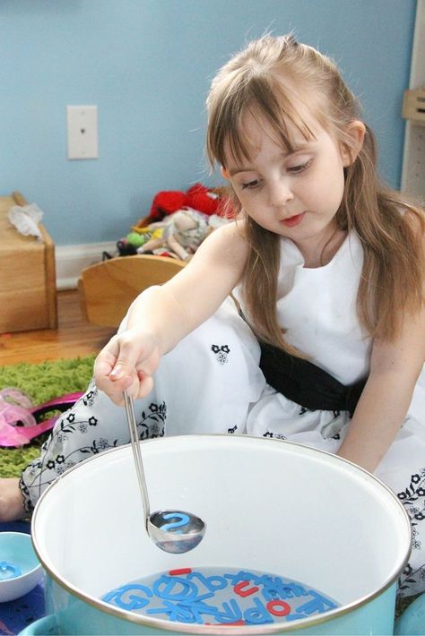 Practice letter recognition with this fun and engaging "alphabet soup!" Perfect for a water table and fun sensory play in preschool and kindergarten. Writing Provocations, Alphabet Soup Activities, Brave Birthday Party Ideas, Sensory Buckets, Eyfs Phonics, Portland With Kids, Sensory Center, Literacy Preschool, Preschool Sensory