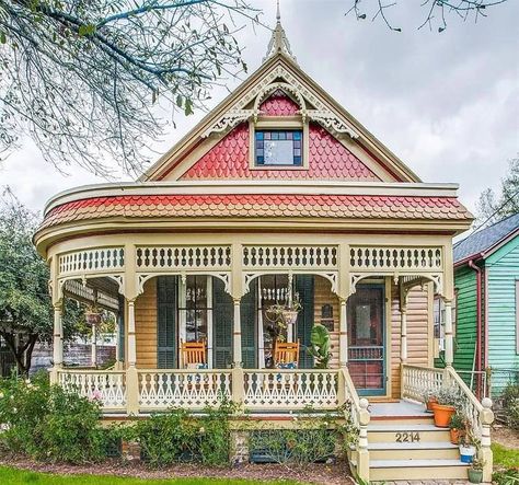 Folk Victorian House, Victorian Exterior, Cute Cottages, Victorian Style Homes, Micro House, Victorian Cottage, Spring Clean, Secret Gardens, Dream Cottage