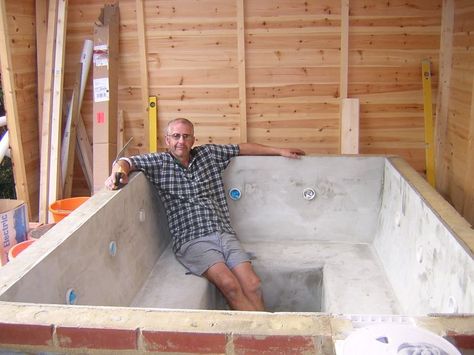 18 Ingenious DIY Hot Tub Plans & Ideas Suitable for Any Budget Ibc Pool, Bathtub Diy, Hot Tub Plans, Inground Hot Tub, Hot Tub Designs, Diy Hot Tub, Piscina Interior, Small Swimming Pools, Hot Tub Backyard