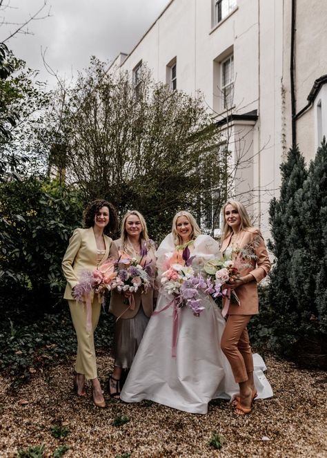 The bride poses with her bridesmaids in pastel-colored pantsuits | Image by Epic Love Story Astilbe Wedding, Bridesmaid Suits, Blue Bridesmaid Dresses Short, Indian Bridesmaid Dresses, Exotic Wedding, Epic Love, Bridesmaids Dress Inspiration, Jesus Peiro, Wedding Party Outfits