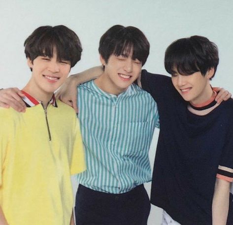 #JIMIN #JUNGKOOK & #SUGA ♥️ BTS Love Yourself // Photocard Japan Edition Suga Rap, Bts Ot7, Suga Jhope, Bts Group, About Bts, I Love Bts, Young Men, Jimin Jungkook, Boy Scouts