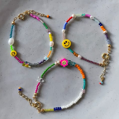 Coldplay Bracelet, Pulseras Kandi, Dope Jewelry Accessories, Crystal Bead Jewelry, Bracelets Handmade Diy, Beaded Necklace Diy, Handmade Jewelry Tutorials, Diy Bracelet Designs, Diy Bracelets Patterns