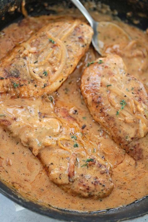 Healthy Smothered Chicken, Smothered Chicken Breast, Southern Dinners, Smothered Chicken Recipes, Dinner Meat, Food Dinners, Crockpot Chicken Breast, Foods Ideas, Prep Food