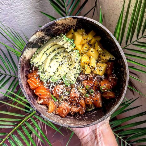 POKE BOWL SAUMON AVOCAT & MANGUE Budha Bowls, Hawaiian Poke Bowl, Poke Bowl Recipe, Poke Bowls, Sushi Bowl, Bowl Cake, Veggie Bowl, Poke Bowl, Buddha Bowl