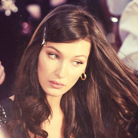 Bella Hadid on Instagram: “clueless” Aaliyah Aesthetic, Bela Hadid, Bella Hadid Photos, Feminine Hairstyles, Isabella Hadid, Hadid Sisters, Victoria Secret Angels, Miss Dior, Pure Beauty