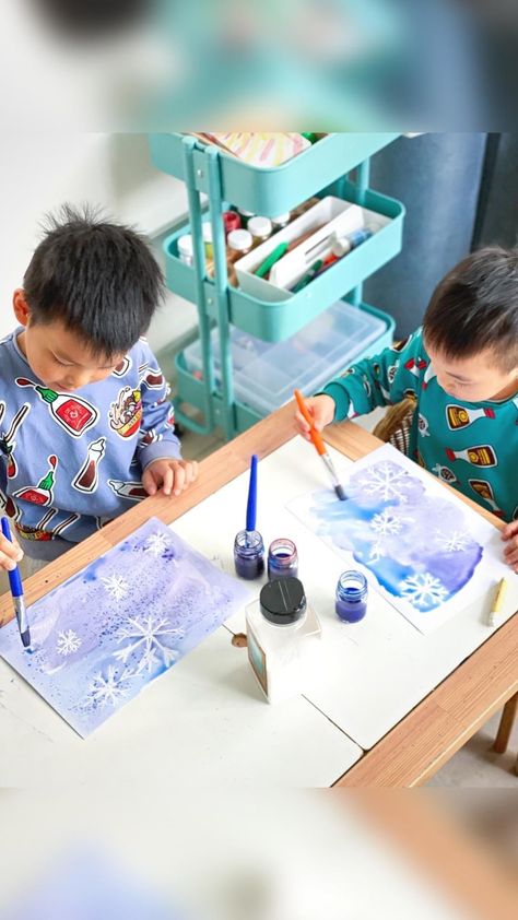 Snow Art Kindergarten, Salt Snowflakes Art Projects, Watercolor Salt Snowflakes, Snowflake Salt Painting, Magic Salt And Watercolor Snowflake, Winter Crafts Preschool, Winter Activities Preschool, Winter Kindergarten, Diy Crafts For Kids Easy