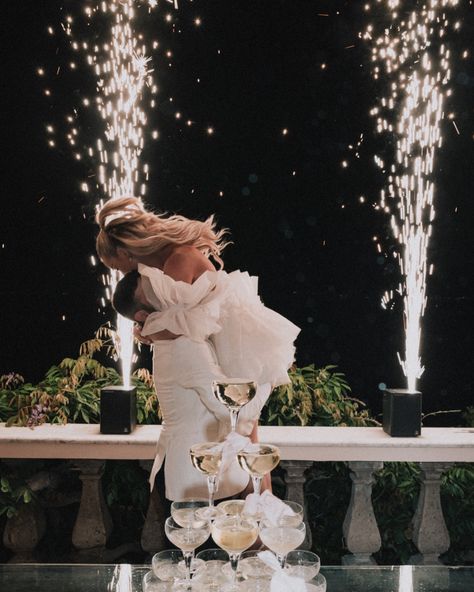 From swiping right to a spectacular wedding set on a cliffside in Sorrento, @allchloerose reveals the secrets behind her unforgettable wedding day. *Visit the link in bio or stories to read in full* With thanks to: Bride: @allchloerose Venue: @villa_astor @theheritagecollection Photographer: @lightfeels.wedding Dresses: @pronovias @halfpennylondon Bridesmaids: @karen_millen Groom Outfit: @suitsupply Florist: @winsome_floral Caterer: @sorrentoweddingcatering Stationery: @studiowrenco Vid... Wedding Dresses Pronovias, Stories To Read, Tiered Tulle Skirt, Chloe Rose, Champagne Tower, Let Your Hair Down, Groom Outfit, A Perfect Day, Wedding Set