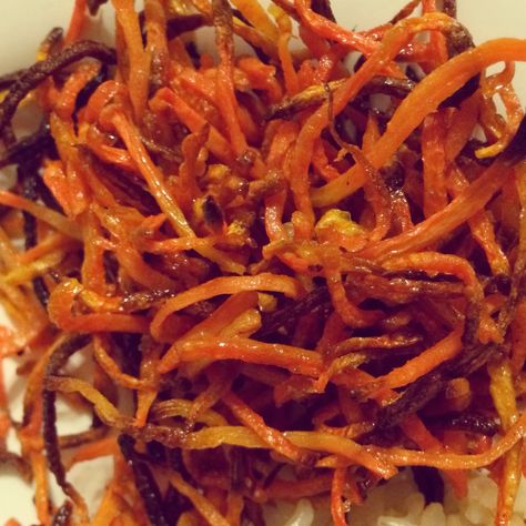 Not bad - kids didn't love them. Oven Baked Shredded Carrot Fries #littlecookinthebigcity Shredded Carrot Recipe, Carrots In Oven, Carrots Side Dish, Carrot Fries, Delicious Dips Recipes, Baked Carrots, Shredded Carrots, Macro Meals, The Big City