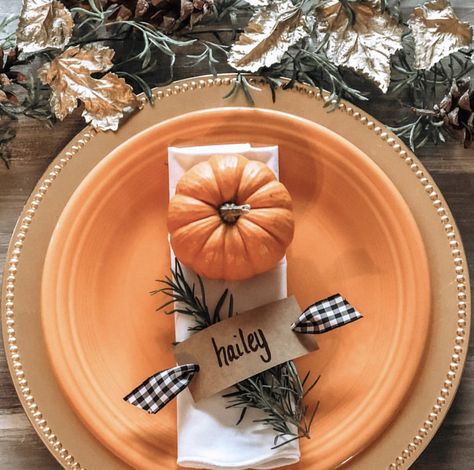 39 Stunning Thanksgiving Table Decor Ideas Beautiful Thanksgiving Table Settings, Thanksgiving Table Settings Diy, Thanksgiving Dinner Table Setting, Simple Thanksgiving Table Decor, Elegant Thanksgiving Table, Thanksgiving Dinner Table Decorations, Thanksgiving Dinner Decor, Thanksgiving Table Settings Simple, Simple Thanksgiving Table