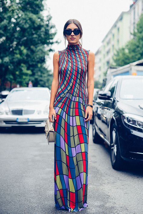 Mfw Street Style, Cooler Look, Prints And Patterns, Turtle Neck Dress, 60s Fashion, Cool Street Fashion, Style Maxi Dress, Fashion Seasons, Sleeveless Maxi Dress