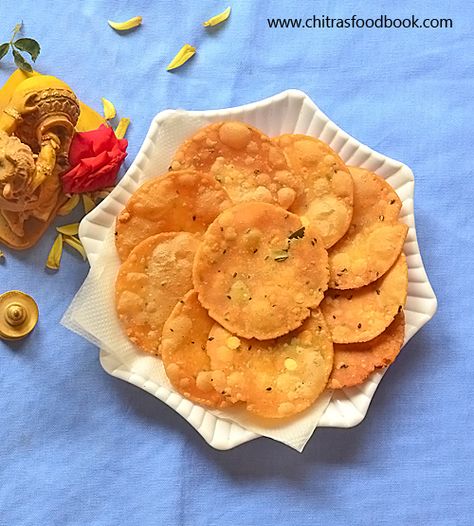 Thattai recipe Thattai Recipe, Vadai Recipe, Murukku Recipe, Urad Dal, Tea Snacks, Vegetarian Breakfast Recipes, Best Vegetarian Recipes, Indian Kitchen, India Food