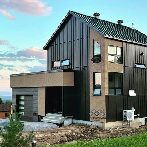 Our European-style siding succeed at bringing together the warmth and elegance of genuine wood. 📸 msahomeproject2021 ⚒️ & 🖌️ UH61 Red Cedar & UH67 Charcoal (garage) Cedar Wood Cladding Exterior, Cedar Shiplap Exterior, Wall Siding, Wood Cladding Exterior, Cedar Shiplap, Modern Siding, Composite Siding, Composite Cladding, Exterior Wall Cladding