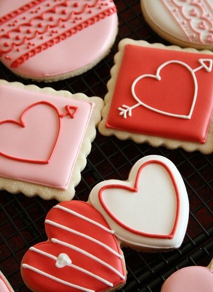 Yum بيتي فور, Valentine Cookies Decorated, Valentines Day Sugar Cookies, Cookies Cupcake, Valentine Sugar Cookies, Valentines Baking, Valentines Day Food, Valentines Day Cookies, Time Series