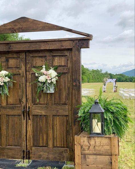 Outdoor Country Wedding, Taylor Wedding, Wedding Doors, Wedding Entrance, Wedding Hire, Vintage Wedding Decorations, Rustic Theme, Outdoor Weddings, Garden Gate