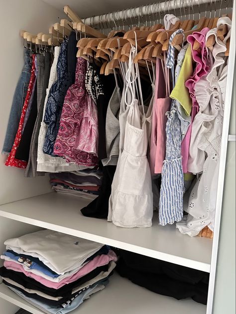 Clean Aesthetic Closet, Good Outfits Vision Board, Closet Organization Dresses, Good Wardrobe Aesthetic, New Closet Aesthetic, Minimal Closet Aesthetic, Clothes Collection Closet, Buying Clothes Aesthetic, Dress Collection Closet