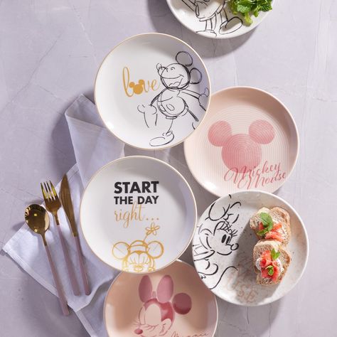 Disney Pottery Painting, Disney Pottery, Clay Cafe, Disney House, Disney Diy Crafts, Diy Pottery Painting, Cerámica Ideas, Mickey Y Minnie, Walt Disney Animation Studios