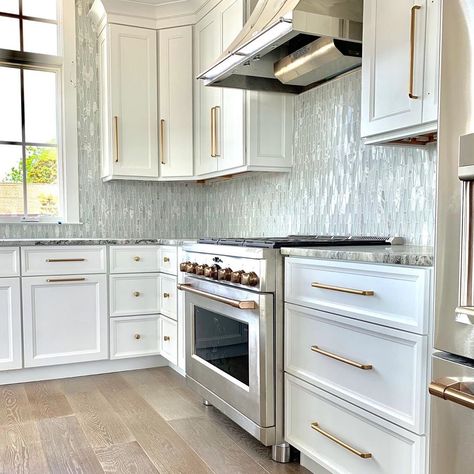 Sign us up for a summer weekend at this beautiful beach house by Shannon Duzy from Duzy Design! The crisp white cabinetry, faceted tile backsplash and brass hardware take this kitchen design to another level. Oak Floating Shelves, Oak Wood Floors, Mosaic Backsplash, White Cabinetry, Drawer Knob, Kitchen Hardware, Transitional Kitchen, Handle Cabinet, Cabinet Handles