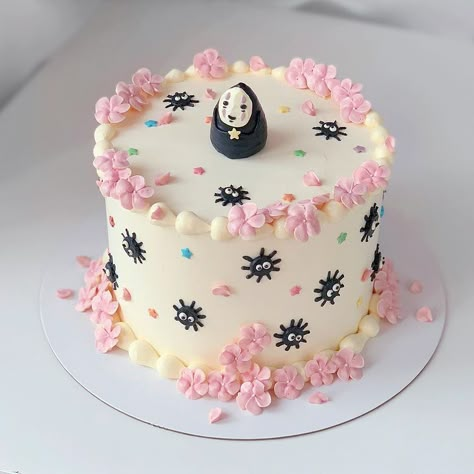 Li’l No Face with his soot sprite friends🖤🌸 | Instagram Sprite Cake, Soot Sprite, Anime Cake, Friends Cake, Cute Baking, Pretty Dessert, Creative Birthday Cakes, Friends Instagram, Think Food