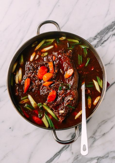 Asian Pot Roast: A New Take on a Classic Sunday Dinner Asian Pot Roast, Asian Roast, Chinese Pot, Ground Beef And Cabbage, Pot Roast Recipe, Asian Beef, Sunday Dinner Recipes, Beef Chuck Roast, Roast Recipe