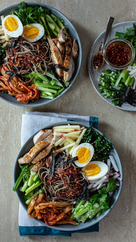 Gochujang Salad, Korean Cold Noodle Salad, Kimchi Salad, Cold Meal Ideas, Kimchi With Gochujang, Cold Noodle Recipes, Kimchi Recipes, Cold Noodle Salad, Soba Noodle Salad