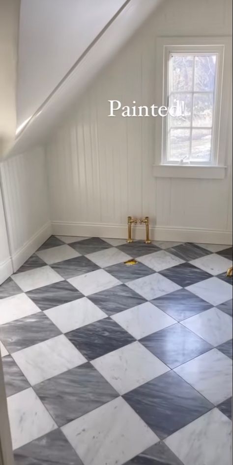 Checkered Floor With Border, Checkered Floors Bedroom, Small Checkered Floor, Vintage Checkered Floor, Checkered Marble Floor Bathroom, Green And White Checkered Floor, Tile Floor Office, Checked Bathroom Floor, Checker Floor Bathroom