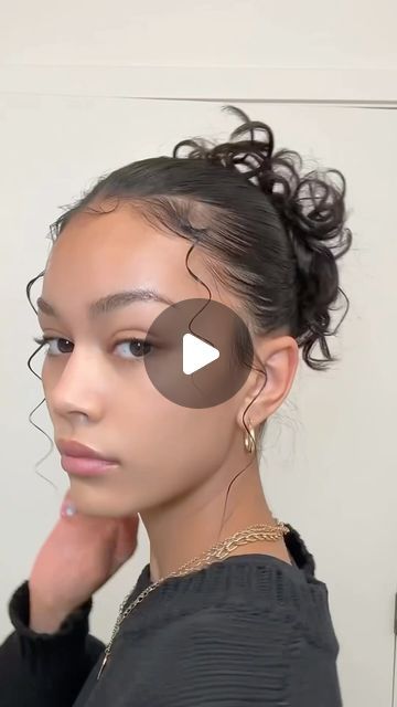 Curly Club on Instagram: "Sleek and Chic! 💁‍♀️✨Check out this easy tutorial to rock the sleek back bun like a pro.   Një model i Thjeshtë dhe kaq Elegantë për çdo rast. Do dukeni kaq Bukur dhe kaq Elegante✨💫  Products used: 🎁 @notyourmothers activating mousse  🎁 @curls blueberry bliss curl control jelly 🎁 @emijayinc accessories   By @itsmikaylanicole  . . . #curlyhair #curlyhairstyles #headband #curlygirl #albania #explorepage #curlycommunity #curlyhairdontcare #curlygirlmethod #curlybeauties #curlyhairroutine #hairtips #hairmask #hairtutorial #hairtransformation #curlynatural #curlyhairkillas #kinkycurly #curlyhairproducts #naturallycurly #curlyhairtutorial #curlyjourney #kacurrela #kujdesiperfloket #keshillabukurie #albania   Cute hairstyles for cute curly girls instagram growth new Curly Sleek Bun, Sleek Curly Hairstyles, Sleek Back Bun, Curls Blueberry Bliss, Sleek Back, Curly Hair Tutorial, Sleek Bun, Cute Curly Hairstyles, Curly Girl Method