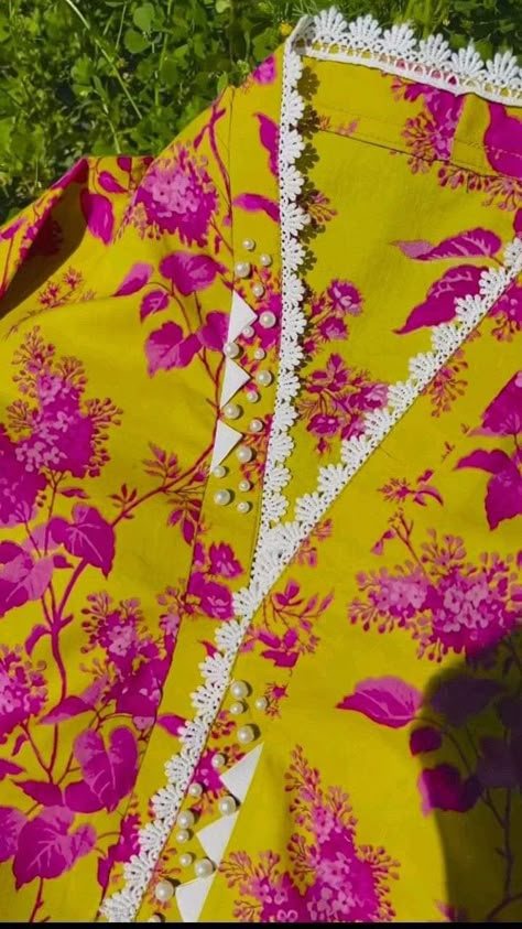 Suit Gala Design, Neck Design Suit, Suit Neck Design, Lace Designs On Suits, Stitching Styles, Designs Kurti, Baby Dress Embroidery, Suit Neck, Neck Patterns