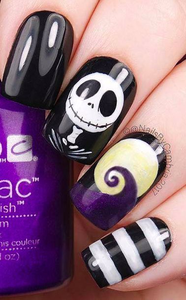 Sally Nails, Halloween Nail Art Designs, Halloween Nail Art Easy, Nightmare Before Christmas Nails, Nail Art Halloween, Holloween Nails, Halloween Nails Easy, Halloween Acrylic Nails, Cute Halloween Nails