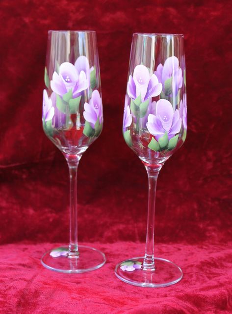 Hand Painted Champagne Glasses - Roses Lavender and White on Prosecco Glasses (Set of 2) by SilkEleganceFlorals on Etsy Bridesmaid Champagne Glasses, Bridal Party Glasses, Elegant Wine Glasses, Prosecco Glasses, Roses Lavender, Paint And Drink, Wedding Glassware, Wedding Toast, Personalized Champagne Flutes