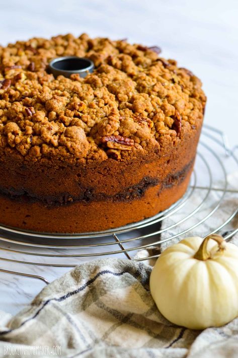 pumpkin streusel coffee cake | Brooklyn Homemaker Pumpkin Coffee Cake With Streusel Bundt, Pumpkin Streusel Coffee Cake, Pumpkin Coffee Cake Recipes, Pumpkin Butterscotch, Pumpkin Dump Cake Recipe, Pumpkin Coffee Cake, Pumpkin Streusel, Streusel Cake, Dump Cake Pumpkin