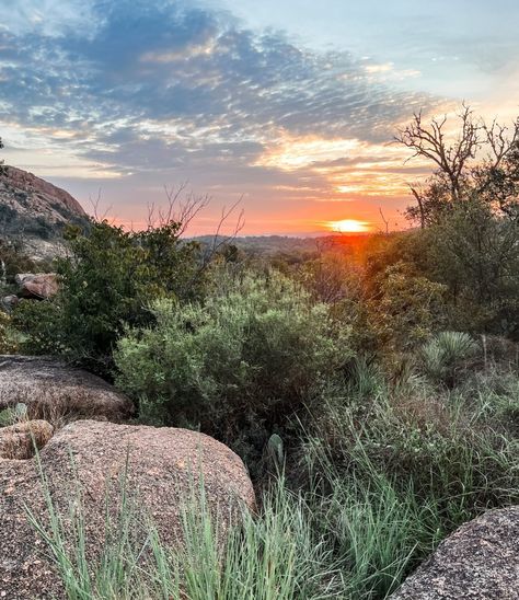 Enchanted Rock, Fredericksburg Texas, Romantic Weekend Getaways, Romantic Things To Do, Romantic Things, Romantic Weekend, Best Resorts, Texas Hill Country, Enjoy Nature