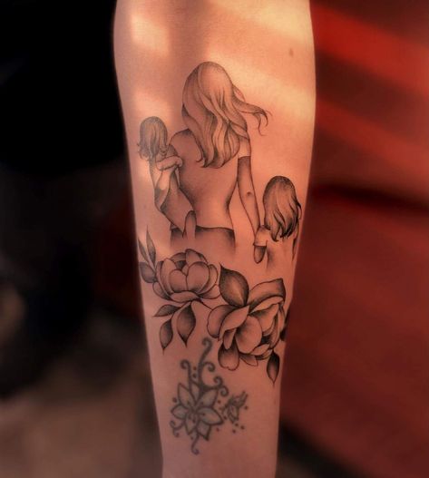 Mother Children Tattoo Ideas, Mutterschaft Tattoos, Mother And Baby Tattoo, Mother Tattoos For Children, Motherhood Tattoos, Name Tattoos For Moms, Tattoo For Baby Girl, Mama Tattoo, Saved Tattoo