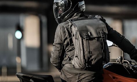 Sometimes a bit of extra storage space can make a huge difference. Motorcycle luggage experts Kriega have set out to satisfy this requirement by adding a new expandable backpack to their 2020 range. The Kriega Max 28 Expandable Backpack in its default form will accommodate 22L of gear. But with a quick adjustment, it can be expanded to hold up to 28L making it the ideal any occasion companion for all riders. Oxford Photography, Motorcycle Backpacks, Motorcycle Luggage, Best Motorcycle, Commuter Backpack, Backpack Reviews, Motorcycle Travel, Tactical Bag, Riding Gear