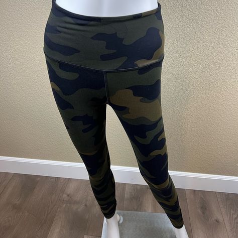 Victoria’s Secret Pink Ultimate High Waist Green Camo Leggings Full Length 28 Inseam. Size Small. Discontinued & Not Made This Soft & Stretchy Anymore. Brand New Never Worn. Pink Logo In Back Waist Band. 100% Authentic As Always. Smoke Free Home. Lulu Camo Leggings, Lulu Lemon Camo Leggings, Black Camo Leggings, Grey Camo Leggings, Adapt Camo Seamless Leggings, Camo Leggings, Camo Outfits, Secret Pants, Pink Logo